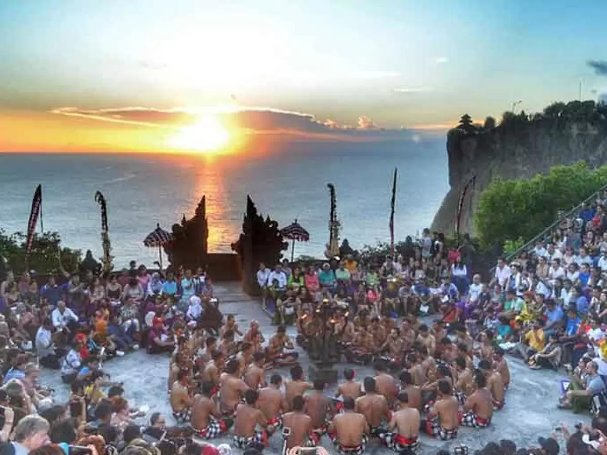 Uluwatu Kecak Dance and Jimbaran Dinner Tour